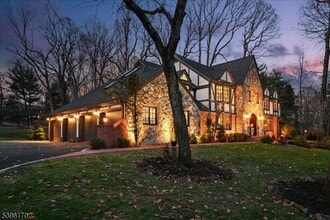 545 Johnston Dr in Watchung, NJ - Building Photo - Building Photo