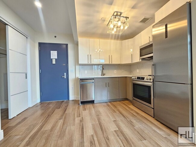 Northern Boulevard in Queens, NY - Building Photo - Building Photo