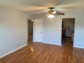 105 Trout Ave in Galveston, TX - Building Photo - Building Photo