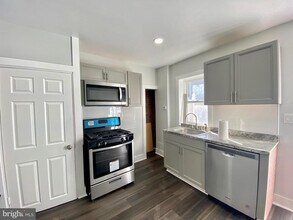 2236 Cedar St in Philadelphia, PA - Building Photo - Building Photo