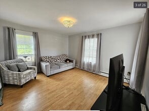 377 Nashua St, Unit Unit 2 in Milford, NH - Foto de edificio - Building Photo