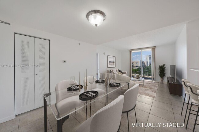 215 SW 42nd Ave, Unit 507 in Coral Gables, FL - Foto de edificio - Building Photo