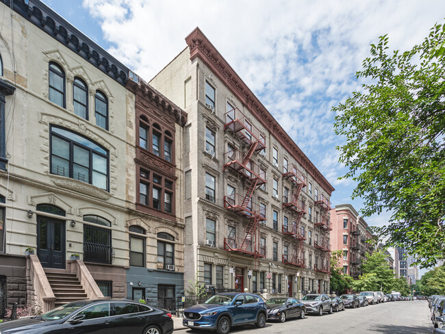 222 W 122nd St