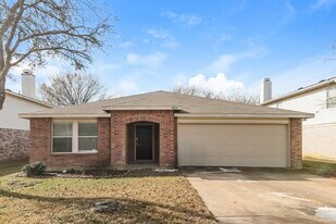 8804 Seven Oaks Ln in Denton, TX - Building Photo