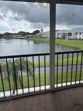 1004 Green Pine Blvd, Unit G2 in West Palm Beach, FL - Foto de edificio - Building Photo