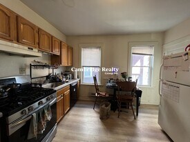 44 Easton St, Unit 2B in Boston, MA - Building Photo