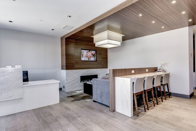 1350 Maryland Ave NE, Unit PH-516 in Washington, DC - Foto de edificio - Building Photo