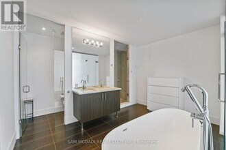 29 Queens Quay E in Toronto, ON - Building Photo - Building Photo