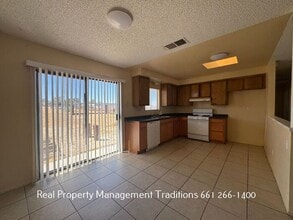 40325 Ronar St in Lake Los Angeles, CA - Building Photo - Building Photo
