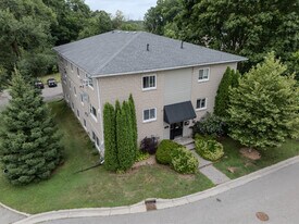 100 Veronica Ave in London, ON - Building Photo