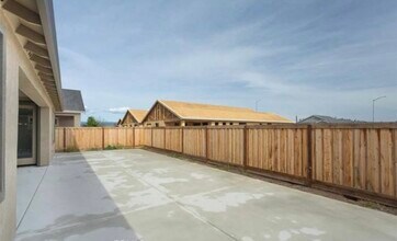443 Eel River Ln in Chico, CA - Building Photo - Building Photo