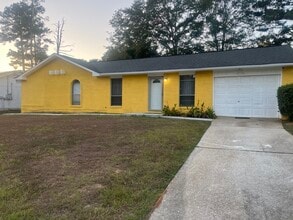 7013 Fielder Rd in Rex, GA - Foto de edificio - Building Photo