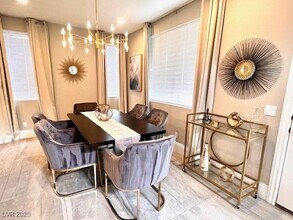 5782 S Pioneer Way in Las Vegas, NV - Building Photo - Building Photo