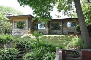 716 W Rock Pl in Glendale, WI - Building Photo