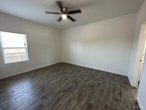 302 Sylvia Handy Dr in Elsa, TX - Building Photo - Building Photo