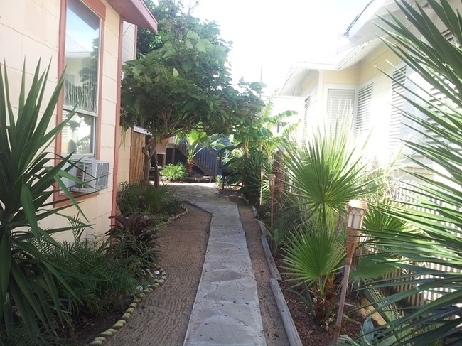 1310 Avenue N 1/2 in Galveston, TX - Foto de edificio - Building Photo