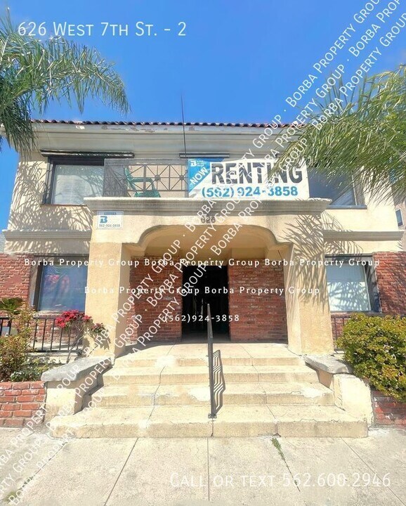 626 W 7th St in Los Angeles, CA - Building Photo