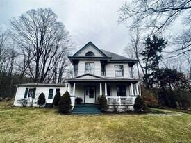 665 NY-32 in Woodbury, NY - Building Photo