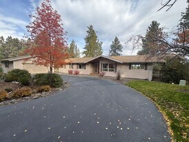 1670 NW Putnam Rd in Bend, OR - Building Photo