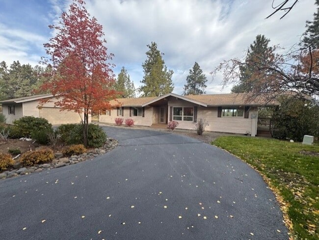 property at 1670 NW Putnam Rd