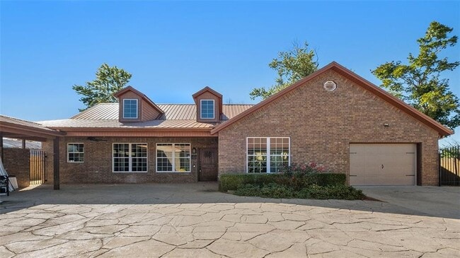 property at 1414 W Cypress St