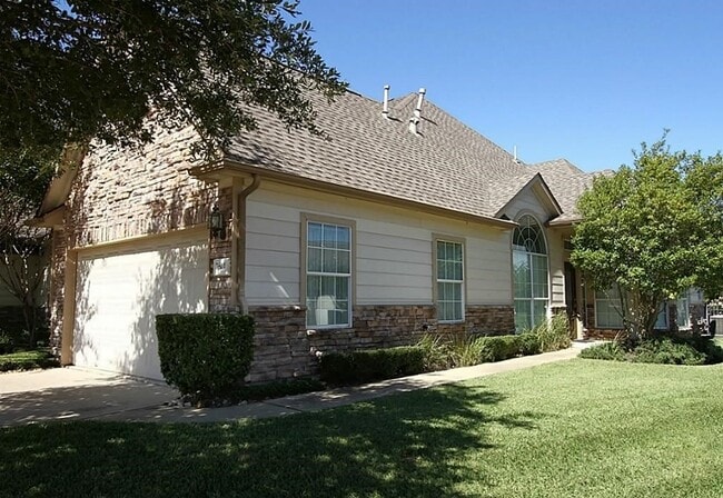 7914 Glenn Cliff Dr in Houston, TX - Foto de edificio - Building Photo