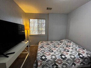 1005 Betty Baker Cove in Pflugerville, TX - Foto de edificio - Building Photo