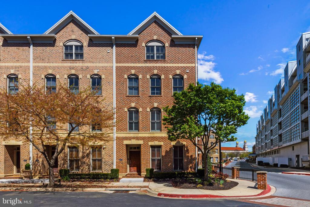 1262 Dockside Cir in Baltimore, MD - Building Photo