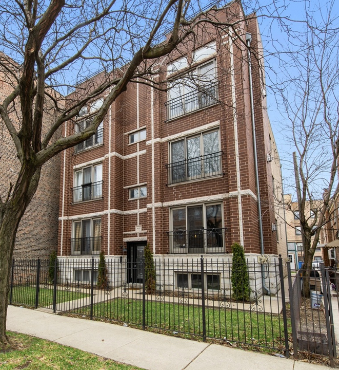 4610 N Ashland Ave in Chicago, IL - Building Photo