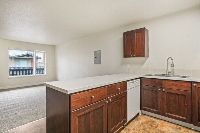 12231-12233 SE Steele St in Portland, OR - Building Photo - Building Photo