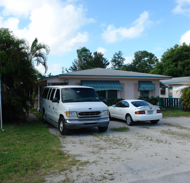 826 SE 14th St in Fort Lauderdale, FL - Foto de edificio - Building Photo