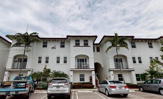 8960 NW 97th Ave in Doral, FL - Building Photo