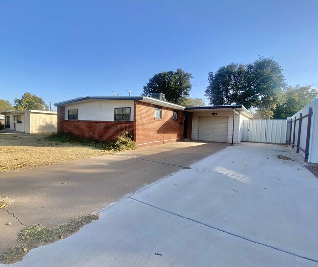 2521 63rd St in Lubbock, TX - Foto de edificio - Building Photo