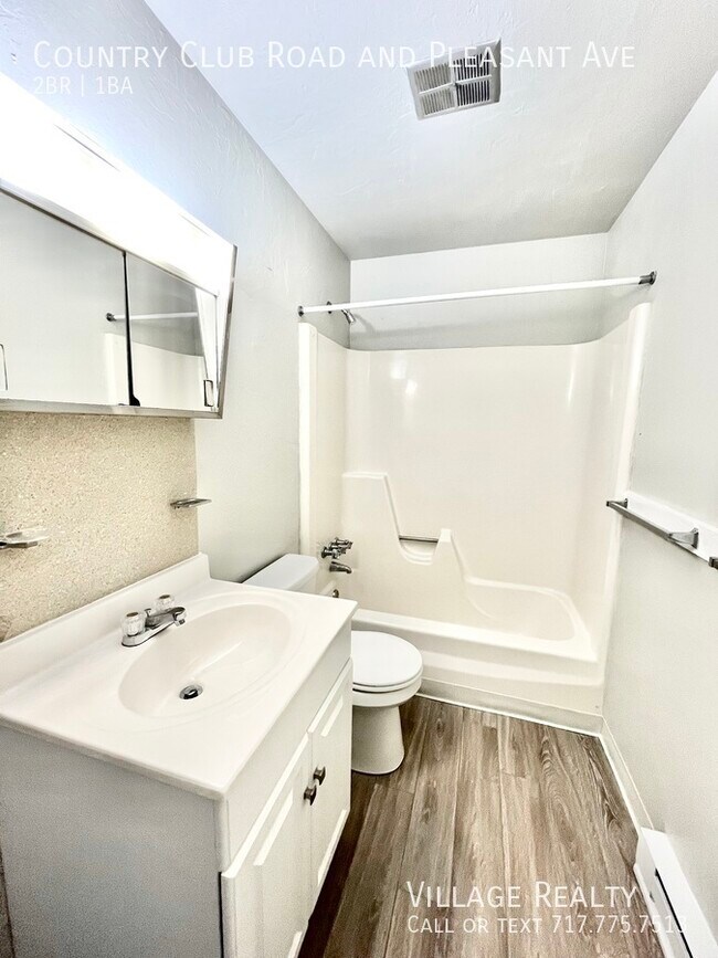 605 Country Club Rd-Unit -B in Red Lion, PA - Building Photo - Building Photo