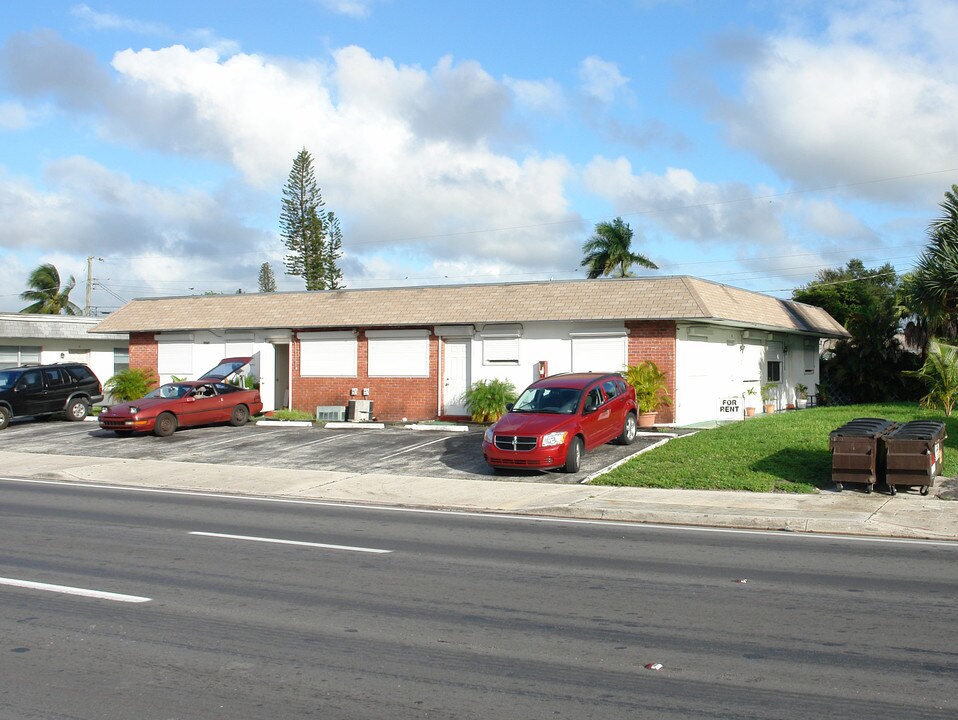 7021 Pembroke Rd in Pembroke Pines, FL - Building Photo