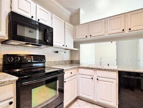 2100 Welch St in Houston, TX - Building Photo - Building Photo