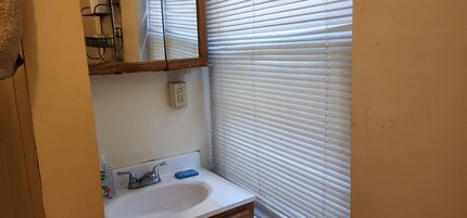 4210 Powelton Ave, Unit First Floor in Philadelphia, PA - Foto de edificio - Building Photo