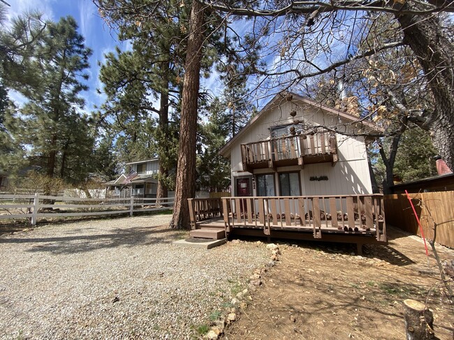 422 Riverside Ave in Big Bear, CA - Building Photo - Building Photo