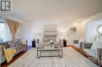 129 Fincham Ave in Markham, ON - Building Photo - Building Photo