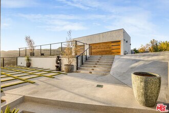 22570 S Summit Ridge Cir in Los Angeles, CA - Building Photo - Building Photo