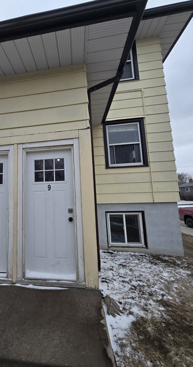 409 College Ave E in Regina, SK - Building Photo - Building Photo