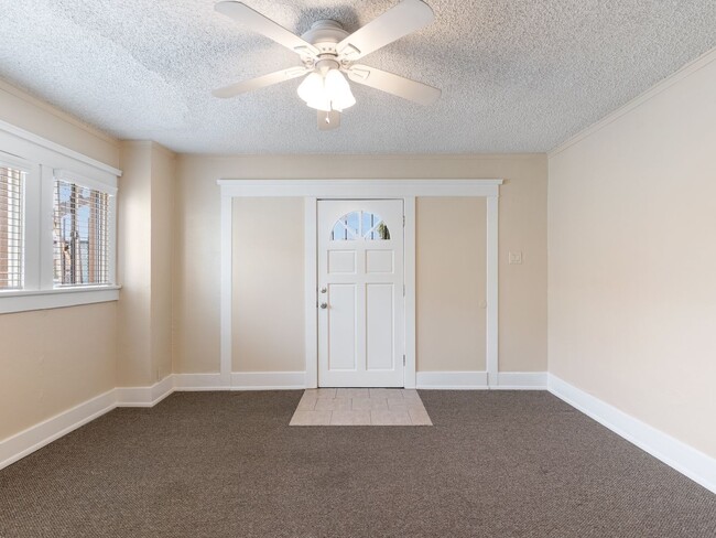 1460 Gaviota Ave, Unit 04 in Long Beach, CA - Foto de edificio - Building Photo