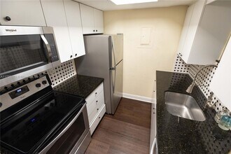 3173 Day Ave in Miami, FL - Building Photo - Building Photo