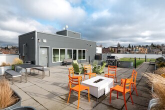 Ludwig Apartments in Seattle, WA - Foto de edificio - Building Photo