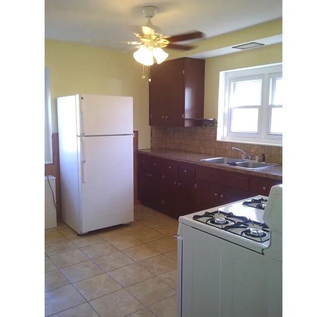 1845 Grove Ave, Unit 2 top floor in Berwyn, IL - Foto de edificio - Building Photo