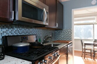 2401 H St NW, Unit 204 in Washington, DC - Building Photo - Building Photo