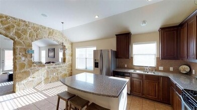 2301 Gregory Creek Dr in Little Elm, TX - Building Photo - Building Photo