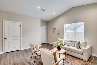 1724 E Cloverbrook Ct in Derby, KS - Building Photo - Building Photo