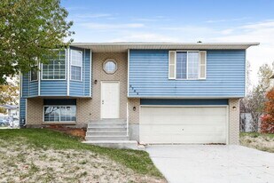 6754 Clernates Dr in West Jordan, UT - Building Photo