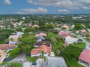 2330 Dover in Weston, FL - Building Photo - Building Photo